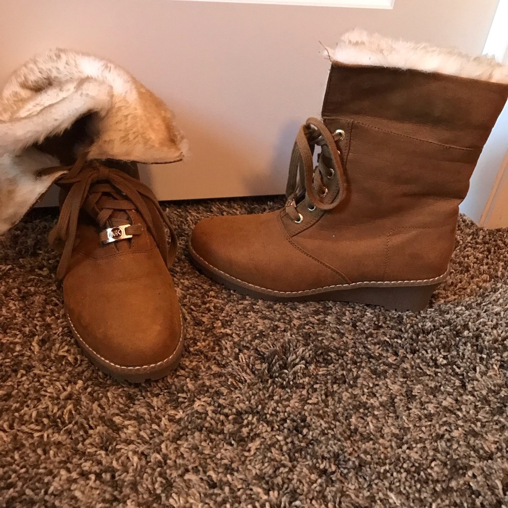 Michale Kors tan/brown wedge boots fur